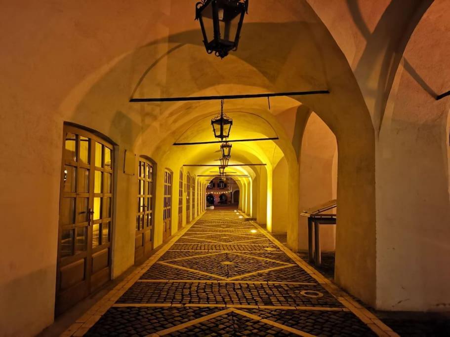 Charming Studio Ideal For Getaways Or Workations In Sibiu'S Medieval City Center 外观 照片